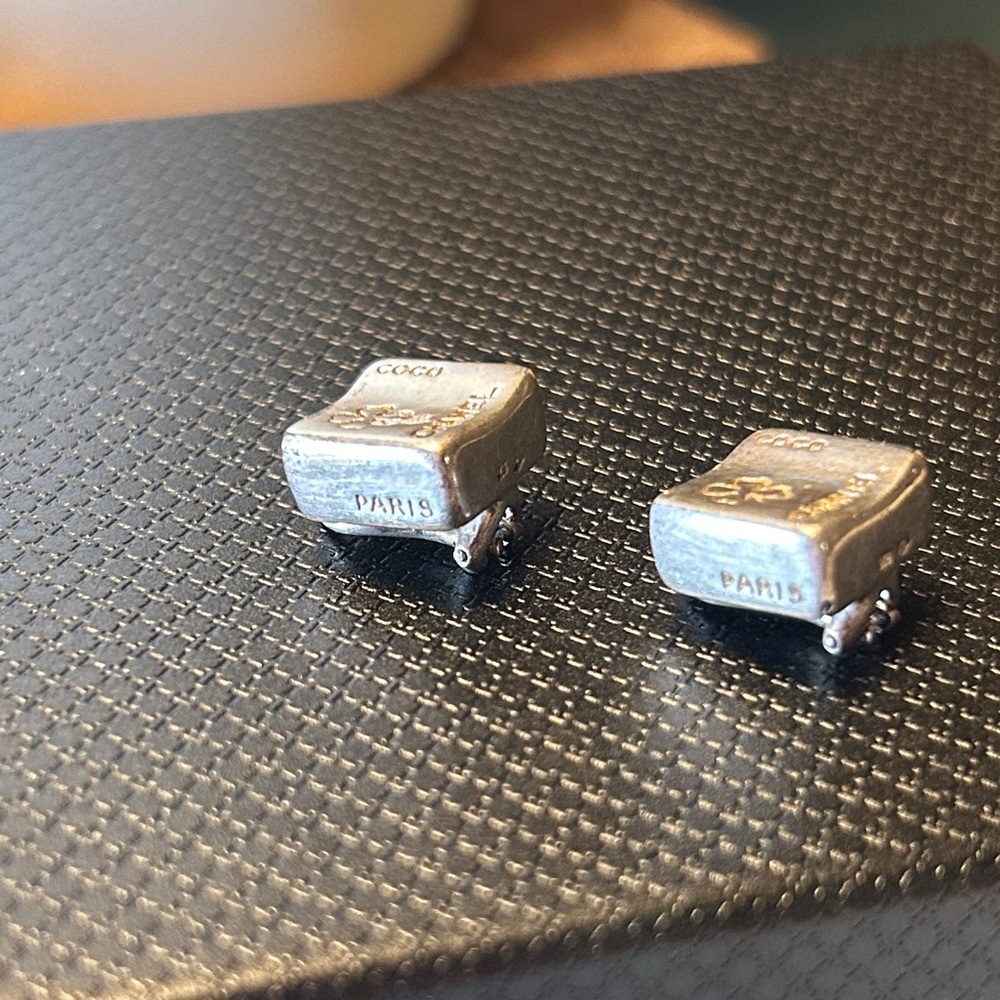 282. 🍀Vintage CHANEL Silver Square Clover Clip on Earrings - Picture 3 of 9